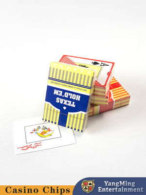 Des cartes en plastique congelées, des cartes de poker, des jeux de table, des cartes à jouer.