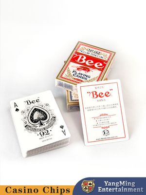 Motif d'abeille rouge et bleu au dos, 310 grammes de pâte à papier, 4 couches de pressage composite, opaque, sans plis, noyau noir haute densité, cartes à jouer de casino, emballage en boîte couleur
