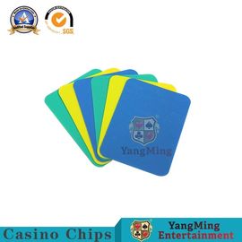 La carte en plastique de coupe de tisonnier de protection de casino adaptée aux besoins du client par original imperméabilisent le plastique de 100% avec la couleur de 4 sortes pour le jeu